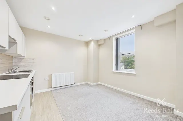St. Thomas's Road, Chorley, PR7, photo 3