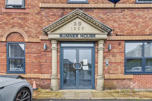 St. Thomas's Road, Chorley, PR7, photo 1