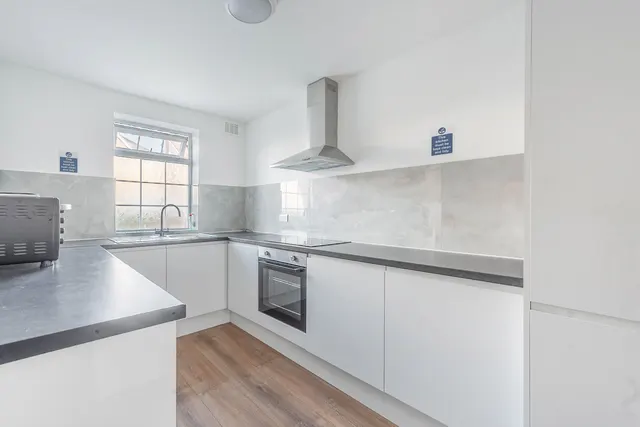 Photo 2 — 31a Ovesdon Avenue, Harrow