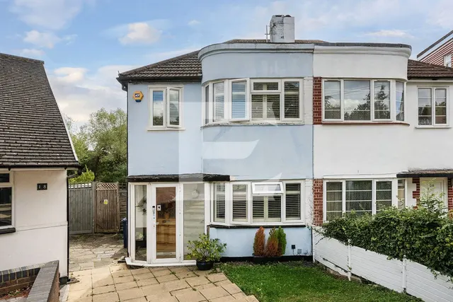 3 bedroom house, Grants Close, Mill Hill, NW7