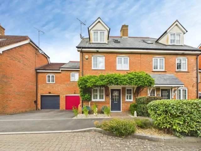 Palmer Avenue, Broadbridge Heath, photo 1