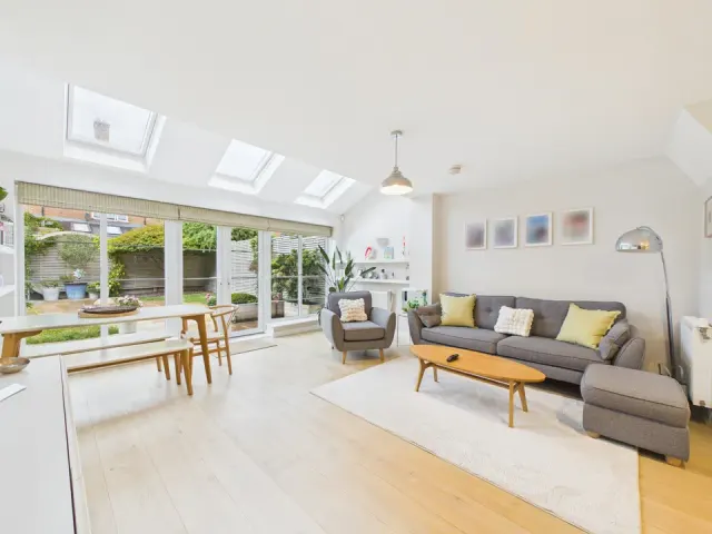 Palmer Avenue, Broadbridge Heath, photo 2