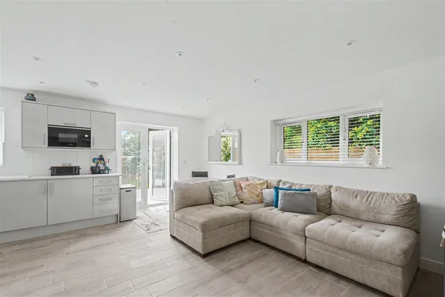 Mannion Crescent, Sawley, NG10, photo 2