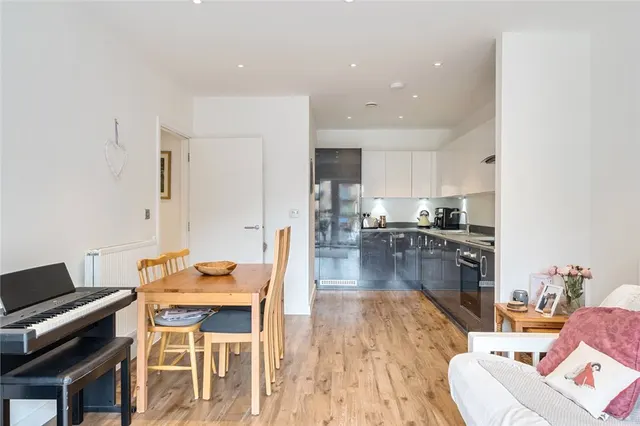 Photo 2 — Rolfe Terrace, SE18