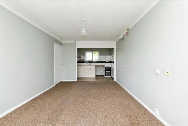 Photo 3 — PITSEA MOUNT, BASILDON