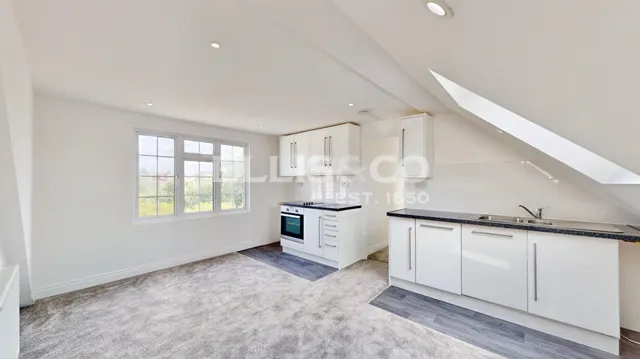 Thorn Close, Northolt, UB5, photo 1