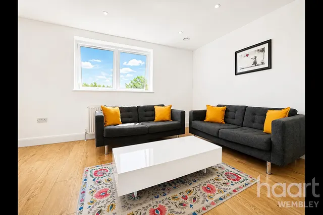 Crawford Avenue, HA0, photo 2