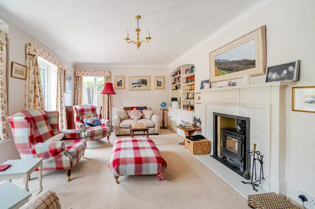 Photo 2 — The Close, Farnham, GU9