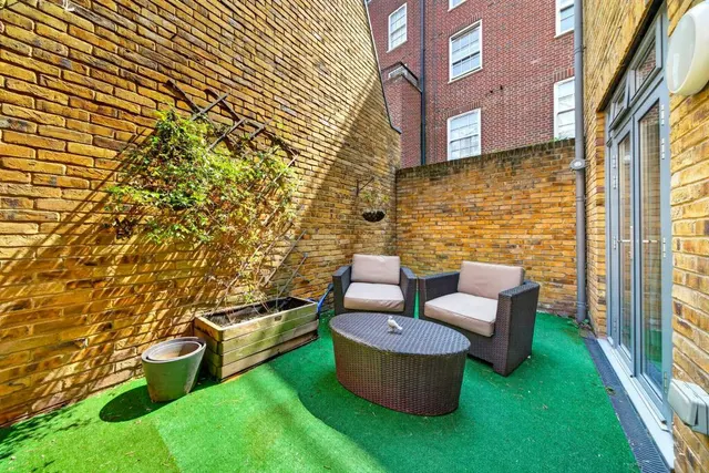 Photo 2 — Corben Mews, London, SW8