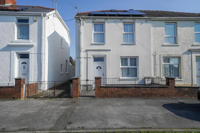 Arthur Street, Ammanford, SA18, photo 1