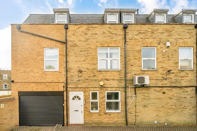 Trinity Road, SW17, photo 1