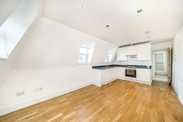 Trinity Road, SW17, photo 2
