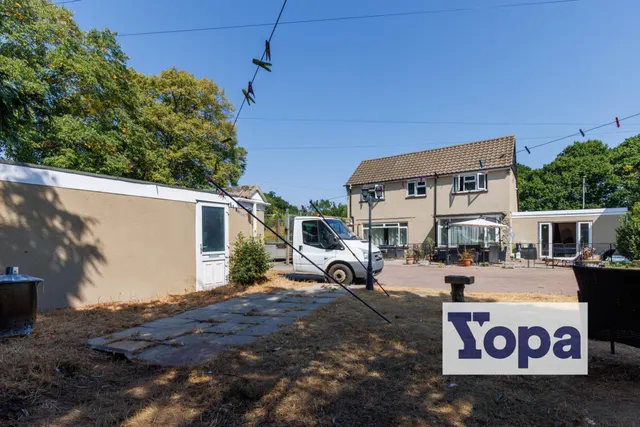 Castle Lane East, Bournemouth, BH7, photo 2