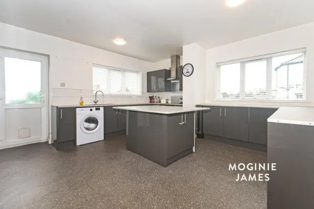 Manor Way, Heath, CF14, photo 2