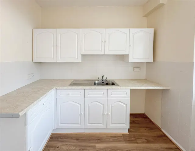 Photo 3 — Beaconsfield Road, Hastings, TN34 3TW