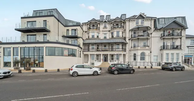The Esplanade, East Lodge, PO21, photo 1