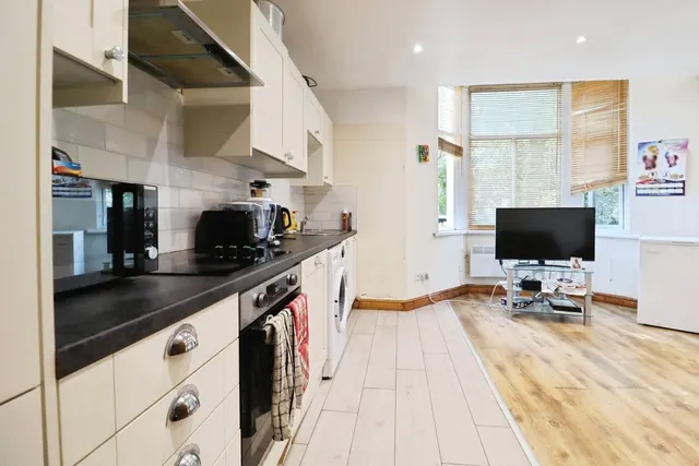 Photo 2 — Stacey Road, Cardiff, CF24