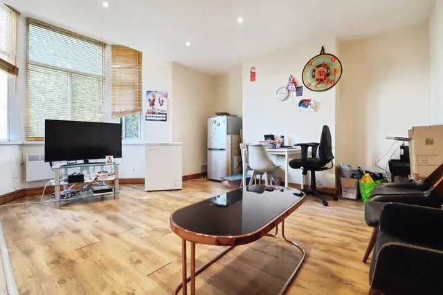 Photo 3 — Stacey Road, Cardiff, CF24