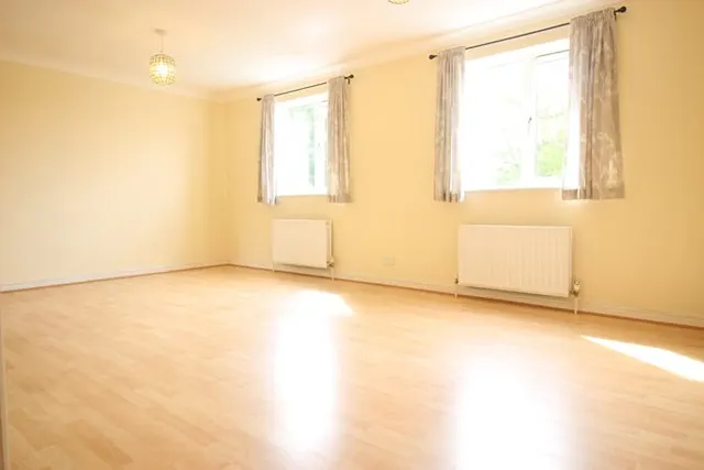 Knights Place, Redhill, RH1, photo 2