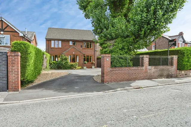 Cinnamon Lane, Fearnhead, WA2, photo 1
