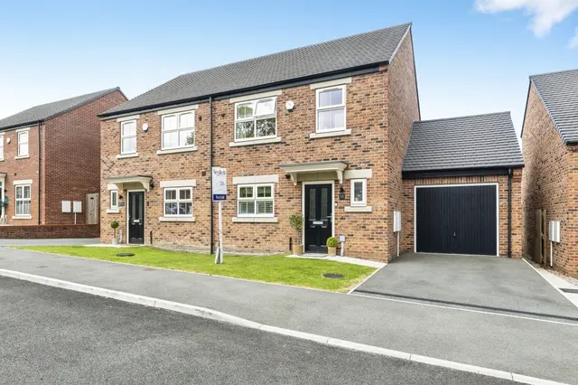 Paddock Close, Brierley, Barnsley, photo 1
