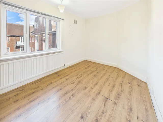 Great West Road, Osterley, TW7, photo 2