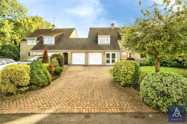 Evenley Road, Mixbury, NN13, photo 1
