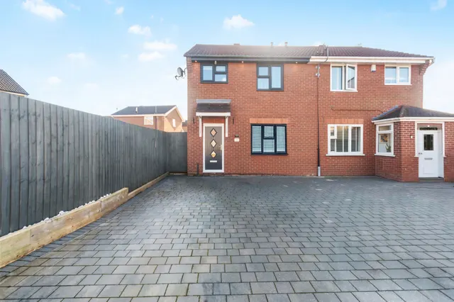 Kinross Close, Fearnhead, Warrington, Warrington, WA2 0UT, photo 1