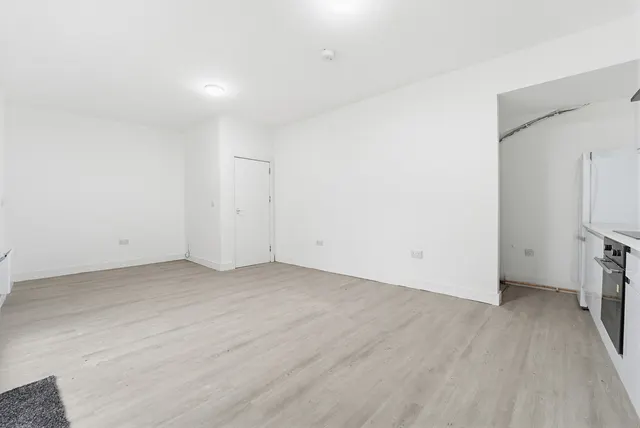 Queensway, Enfield, EN3, photo 3