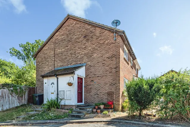 Mortimer Gardens, Tadley, photo 1