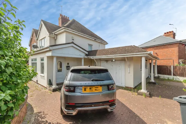 Oak Crescent, Walsall, WS3, photo 1