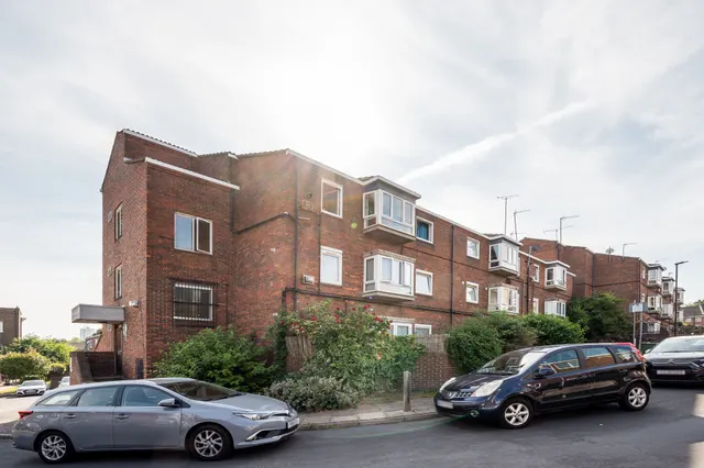 62 Erwood Road, London, photo 1