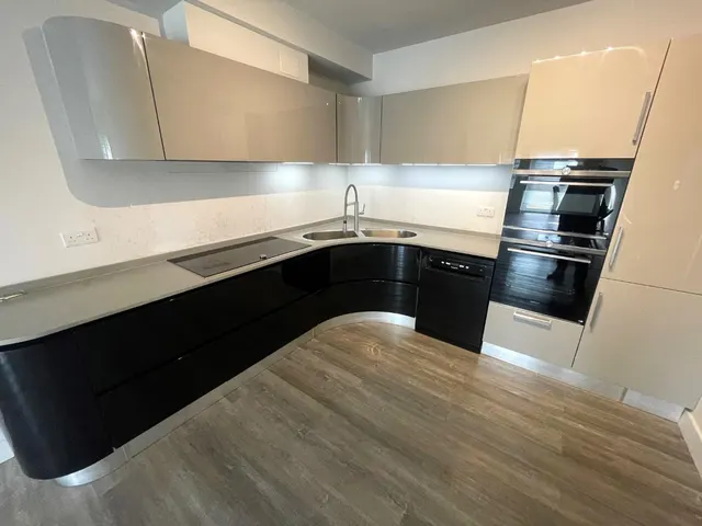 Photo 2 — Woodland Way, Mill Hill