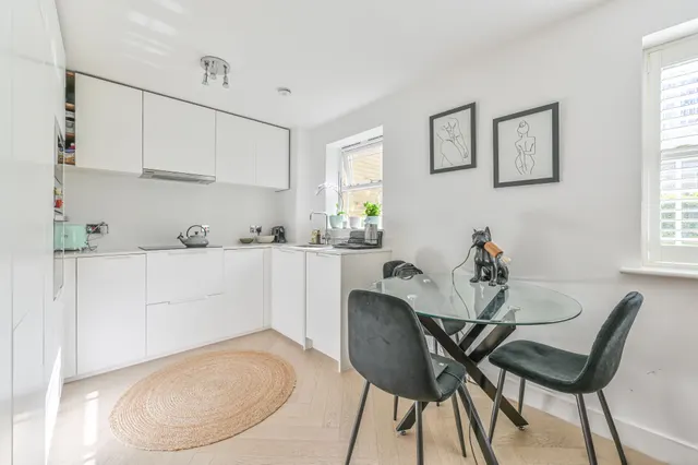Photo 3 — 30 Stott Close, London