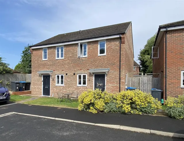 Falcon Place, Aiskew, photo 1