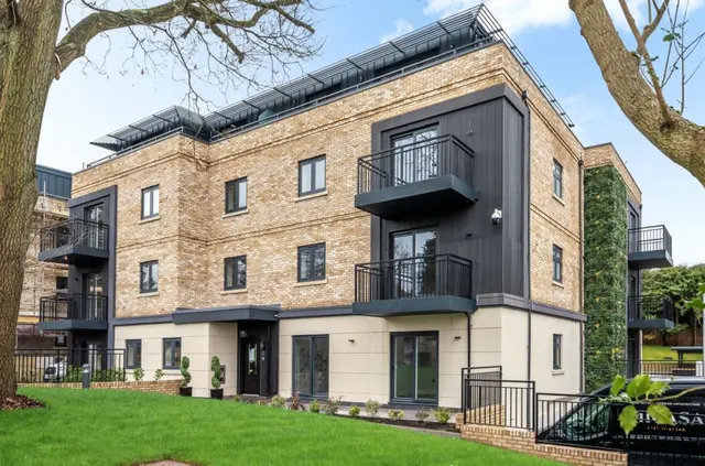 Eastbury Avenue, Northwood, HA6, photo 1