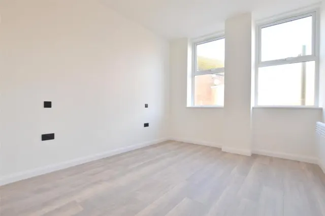 London Road, Redhill, RH1, photo 2