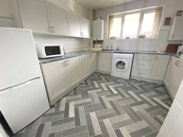 Harrowside, Blackpool, FY4 1LZ, photo 1
