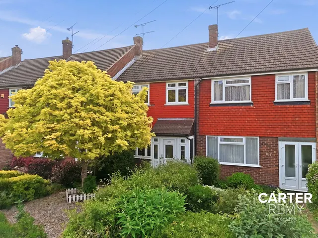 Larkswood Road, Corringham, Stanford-le-hope, SS17 9DD, photo 1