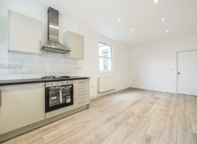Northfield Avenue, West Ealing, W13, photo 3