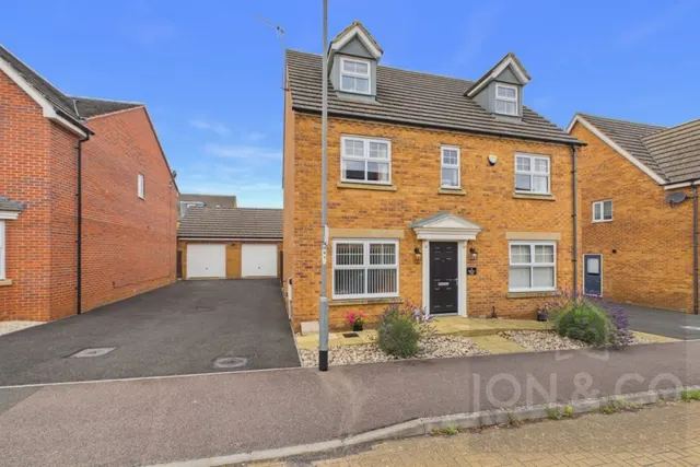 Spinney Close, Moulton, NN3, photo 1
