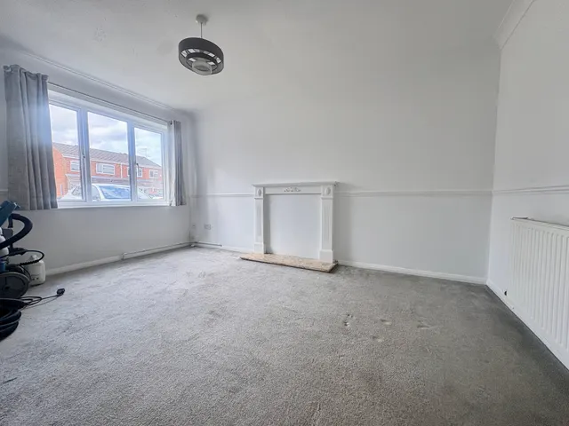 Freshbrook, SN5, photo 3