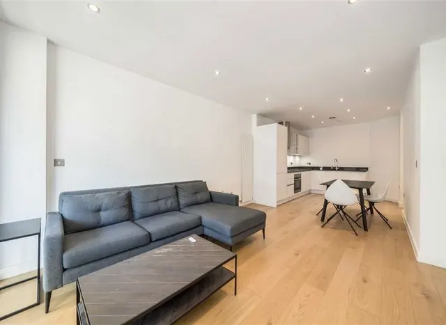Photo 2 — Esker Place, Bethnal Green, E2