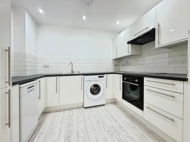 Armstrong House Peterborough, PE2, photo 3