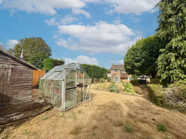 Photo 2 — Hockliffe Road, Tebworth LU7 9QA