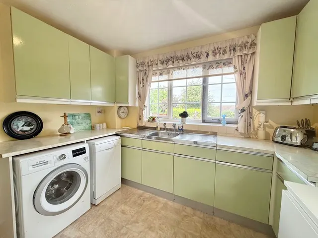 Photo 3 — Hockliffe Road, Tebworth LU7 9QA