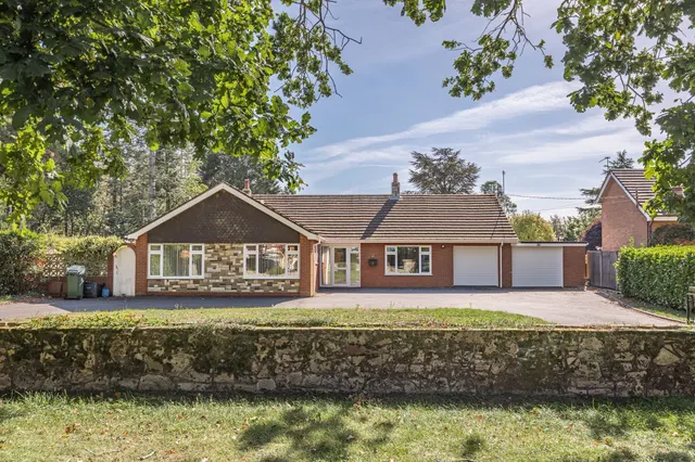 Detached Bungalow in Beetley with, photo 1