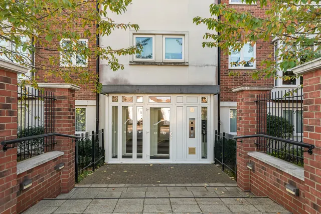 Pembroke Road, Ruislip, HA4, photo 3