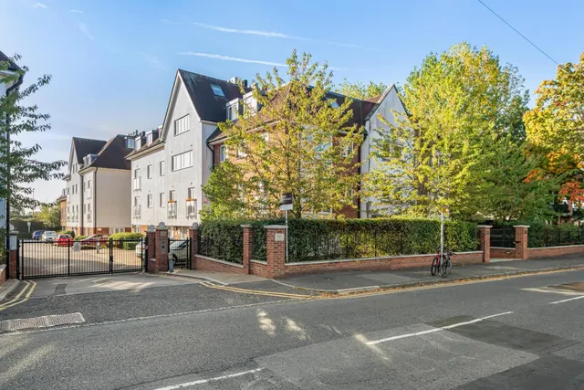 Pembroke Road, Ruislip, HA4, photo 1