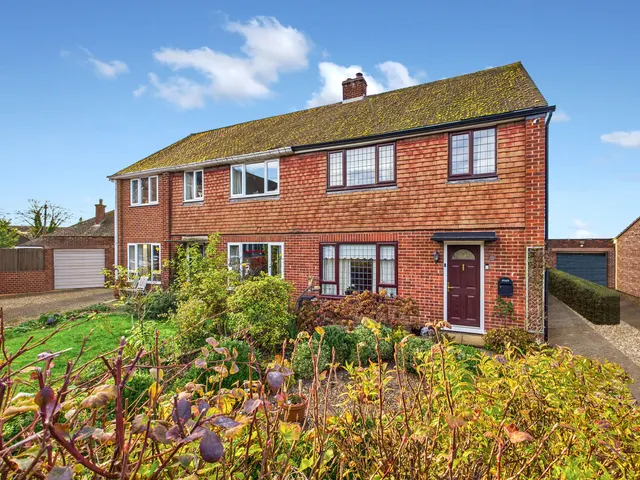The Avenue, Chinnor, OX39, photo 1